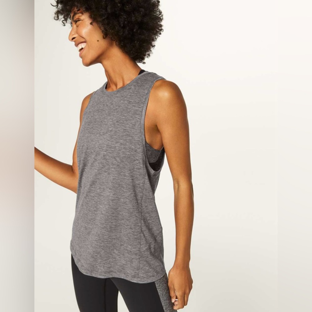 LULULEMON Box It Out Tank in Heathered Black (Size 6)